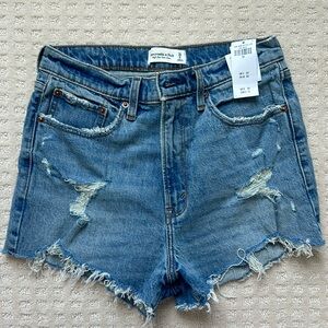 Abercrombie high rise mom short
